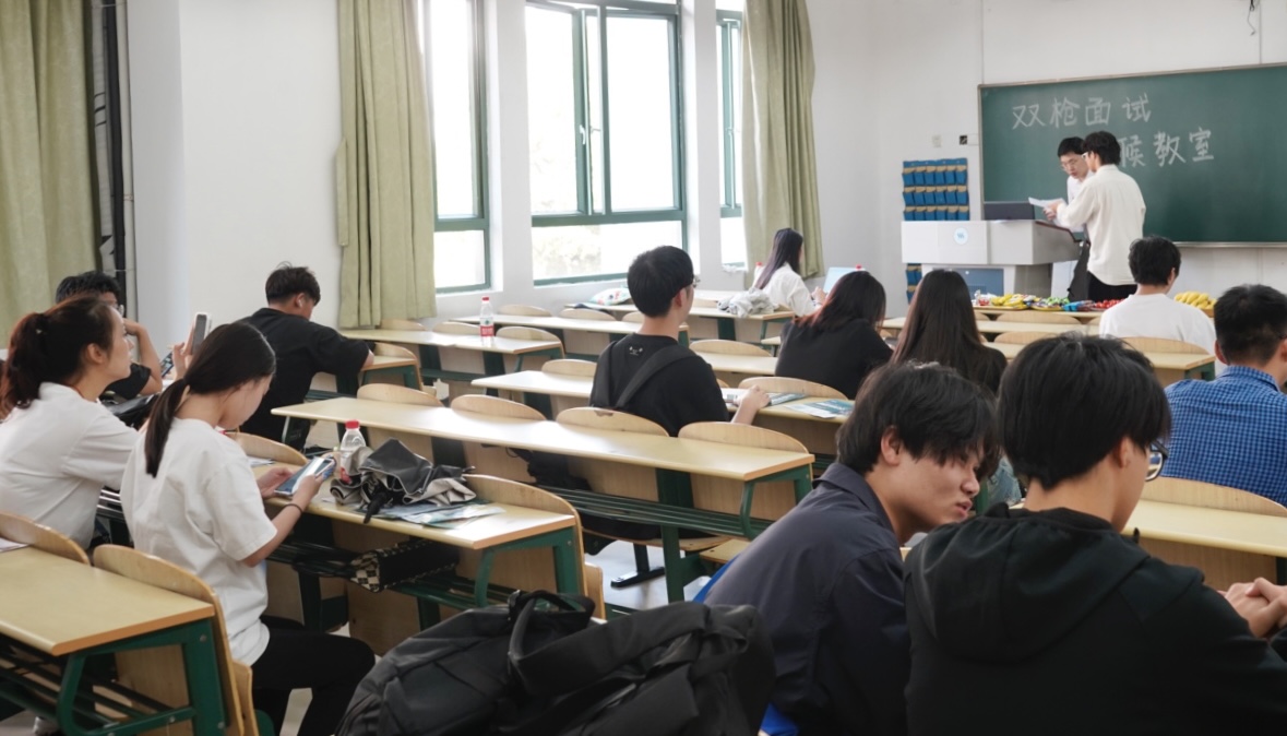 16982887895748478O1v.jpg 面试.jpg