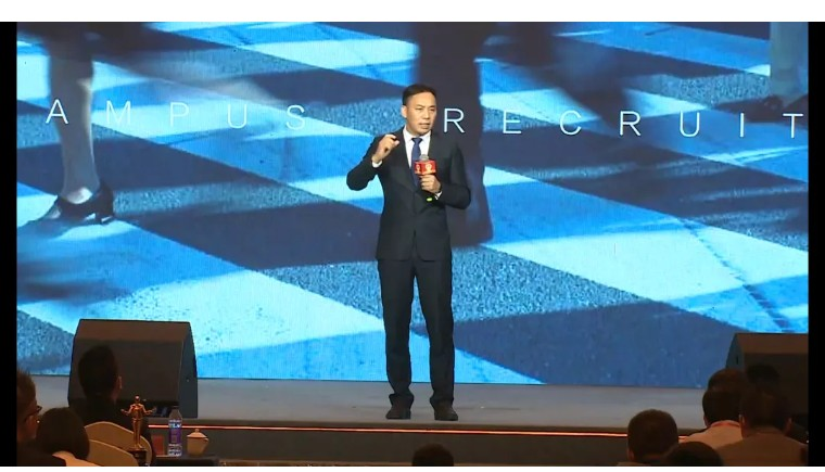 演讲图.png