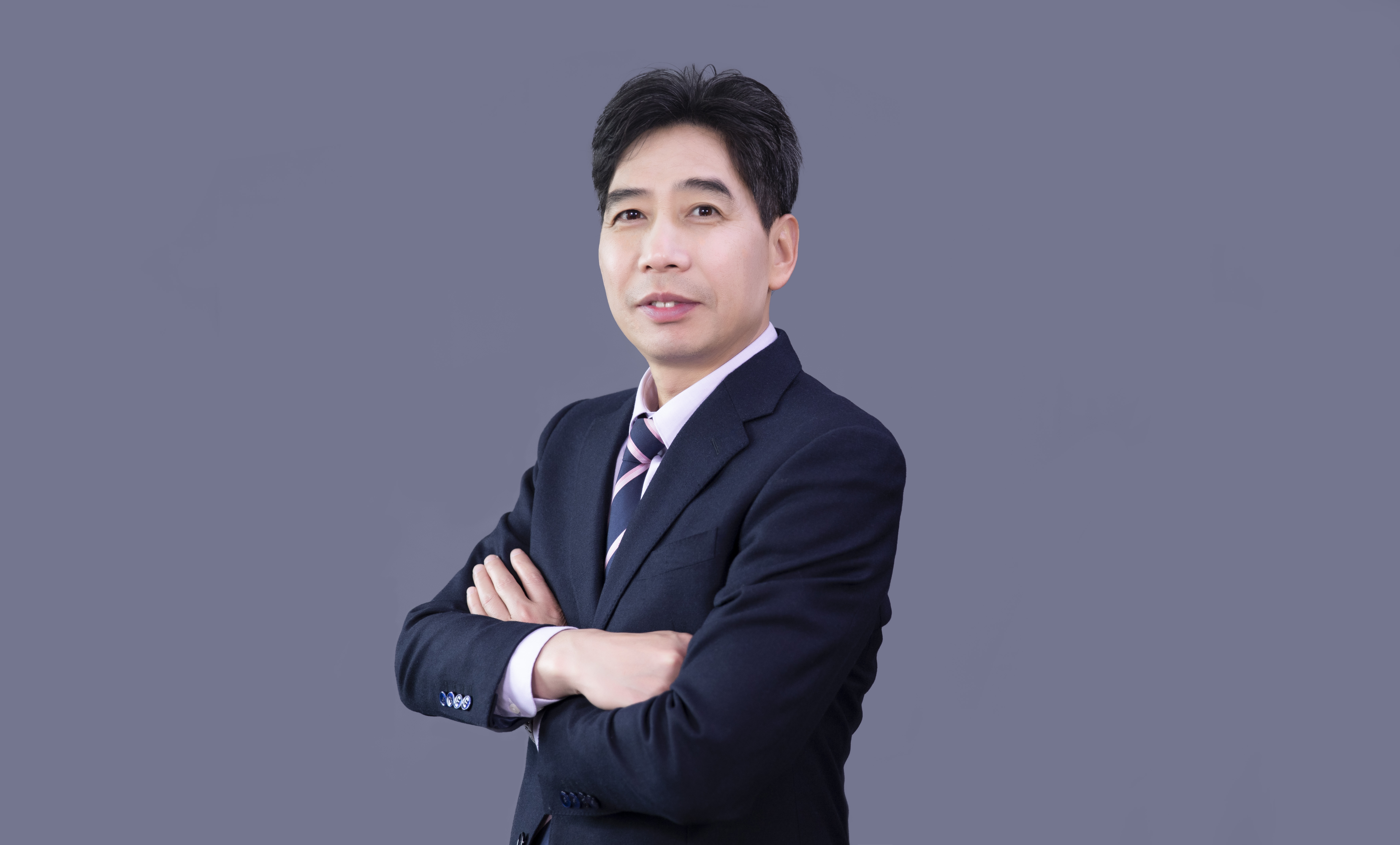 方有林半身照.jpg